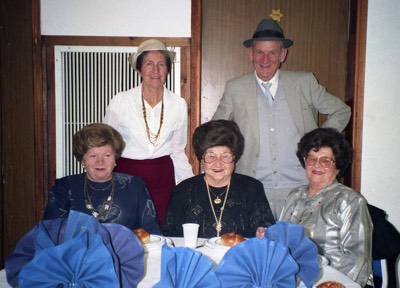  David and Malka Kochavi (Stern), Aunt Rachel Vizel, Sura Katz and Zisel Veig 