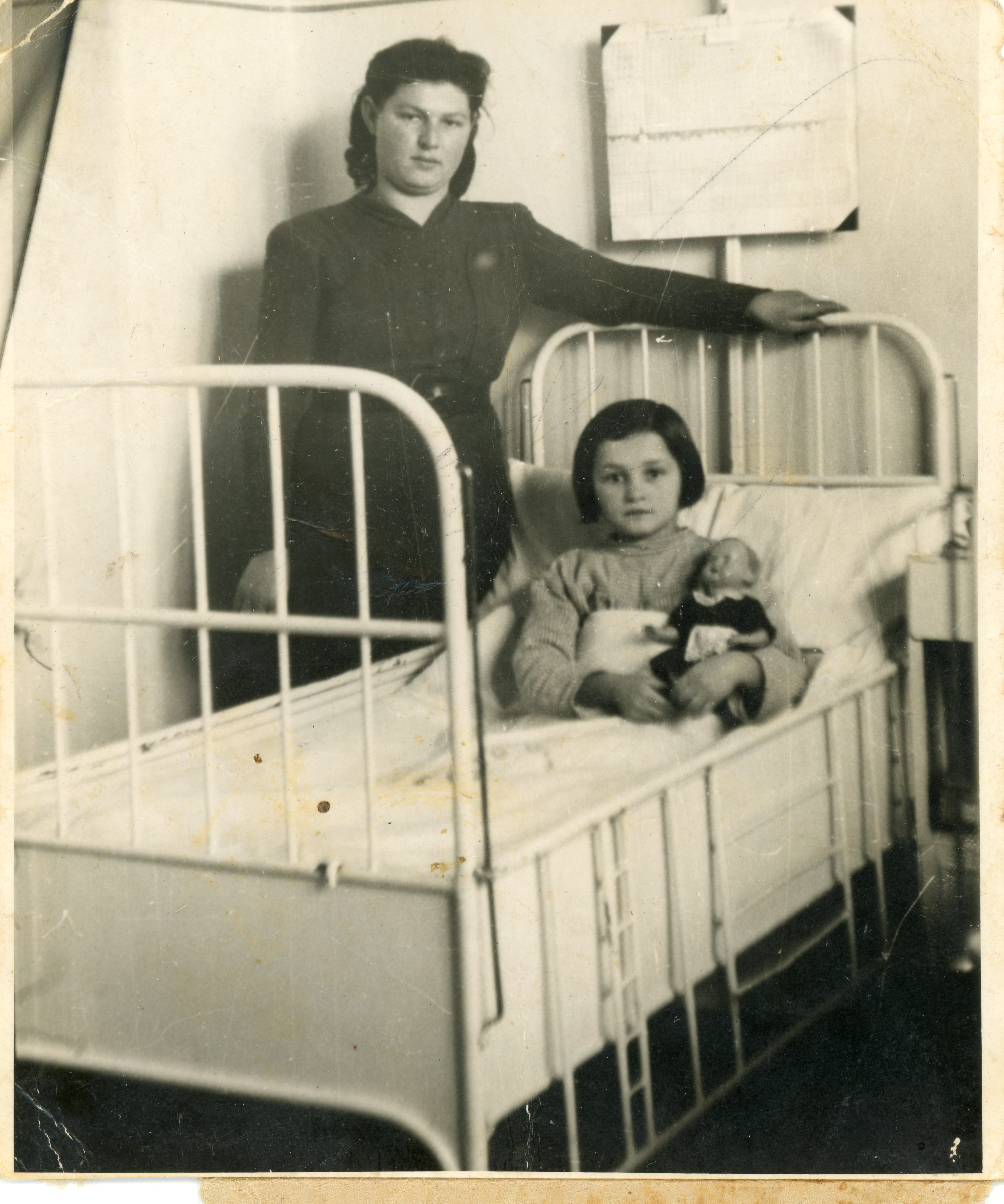  1940 My aunt Zisel and my sister Shiphra in the hospital 