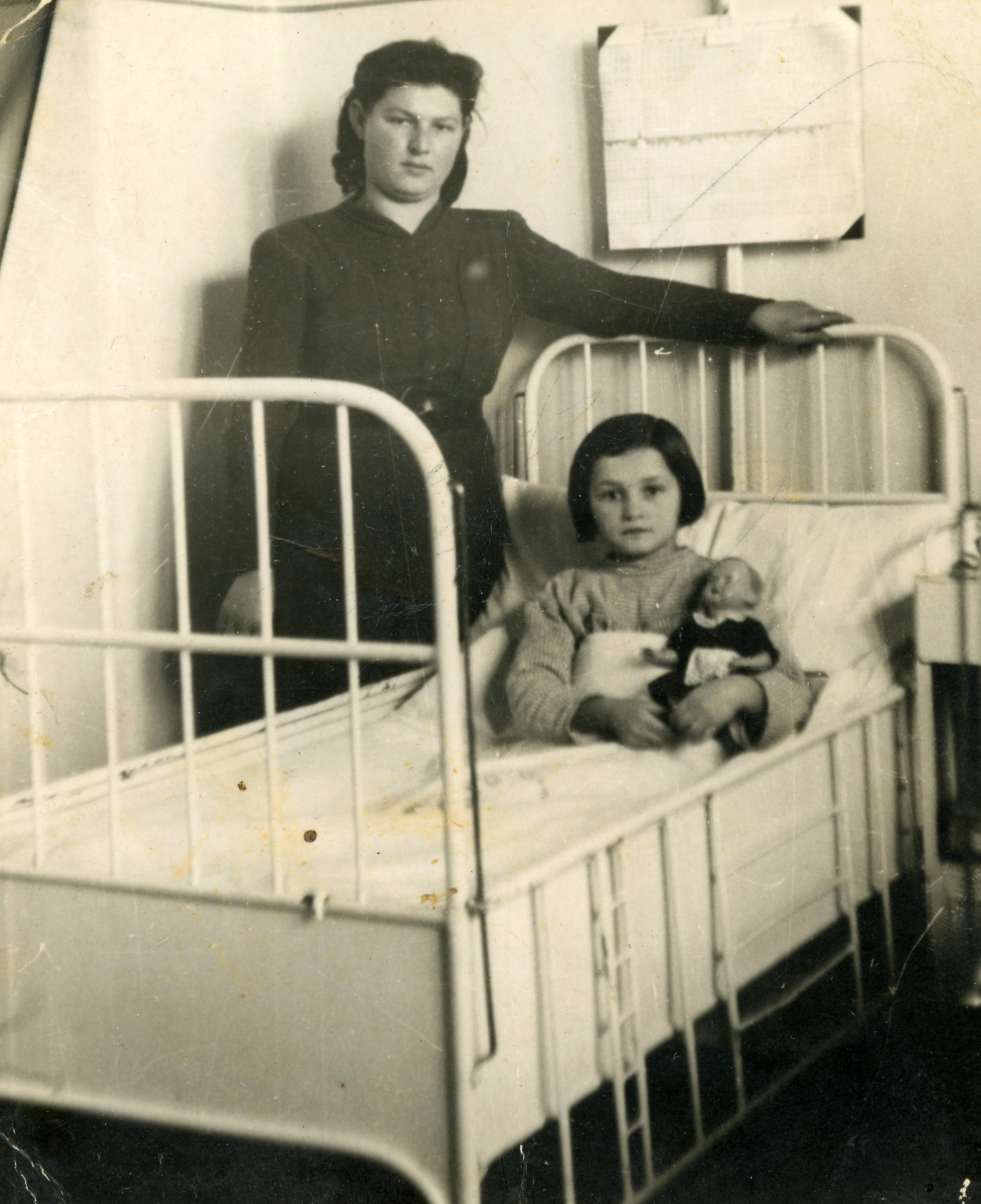  1940 My aunt Zisel and my sister Shiphra in the hospital in Kashaue  