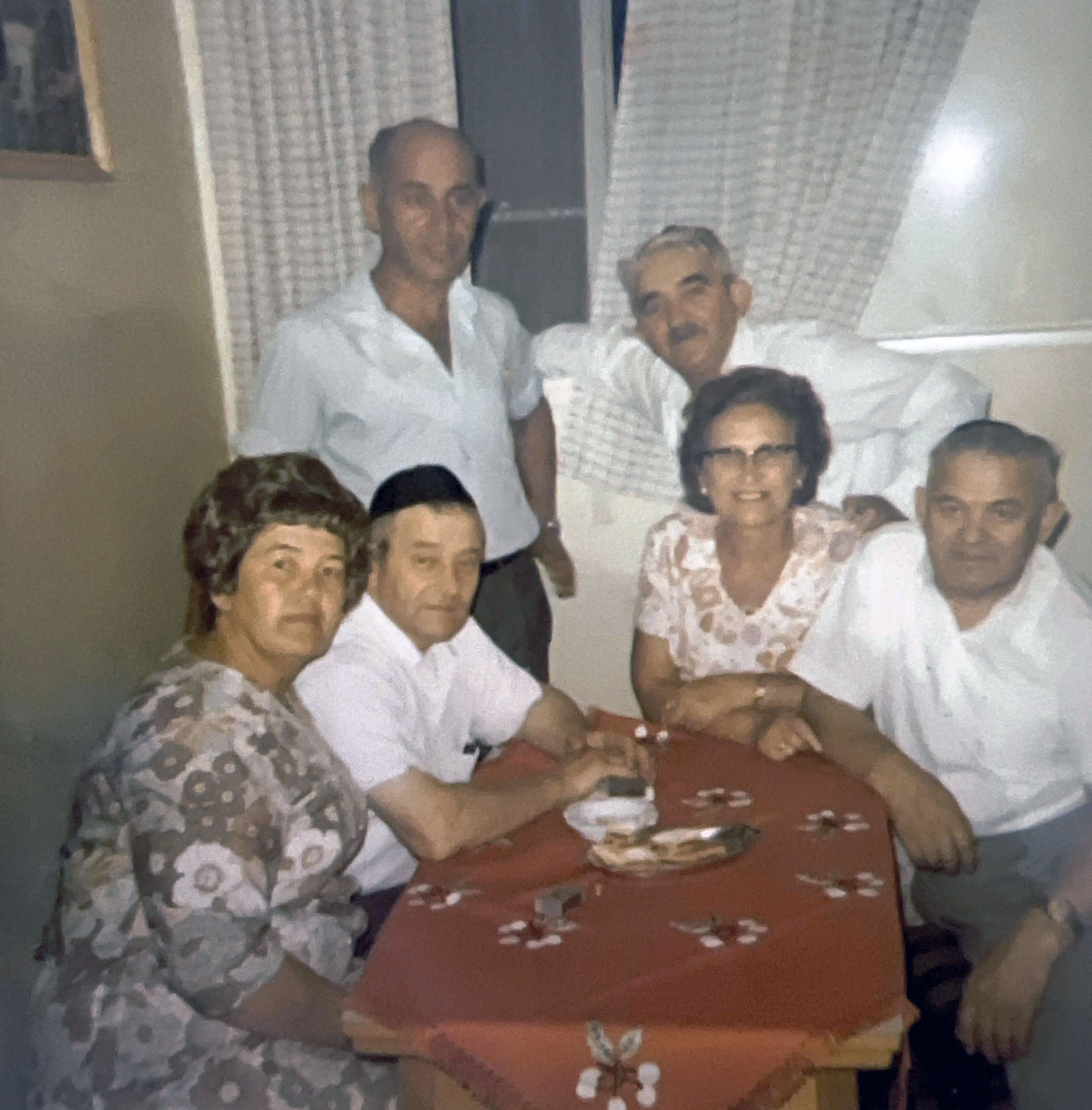  Cousin Moshe Tabak, Uncle Shlomo, Aunt Babi, Lipa, Aunt Pepie and Izik 